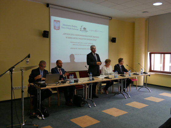 100 lat polityki społecznej w Polsce: konferencja w Podlaskim Urzędzie Wojewódzkim. fot. pobrana ze strony http://www.bialystok.uw.gov.pl
